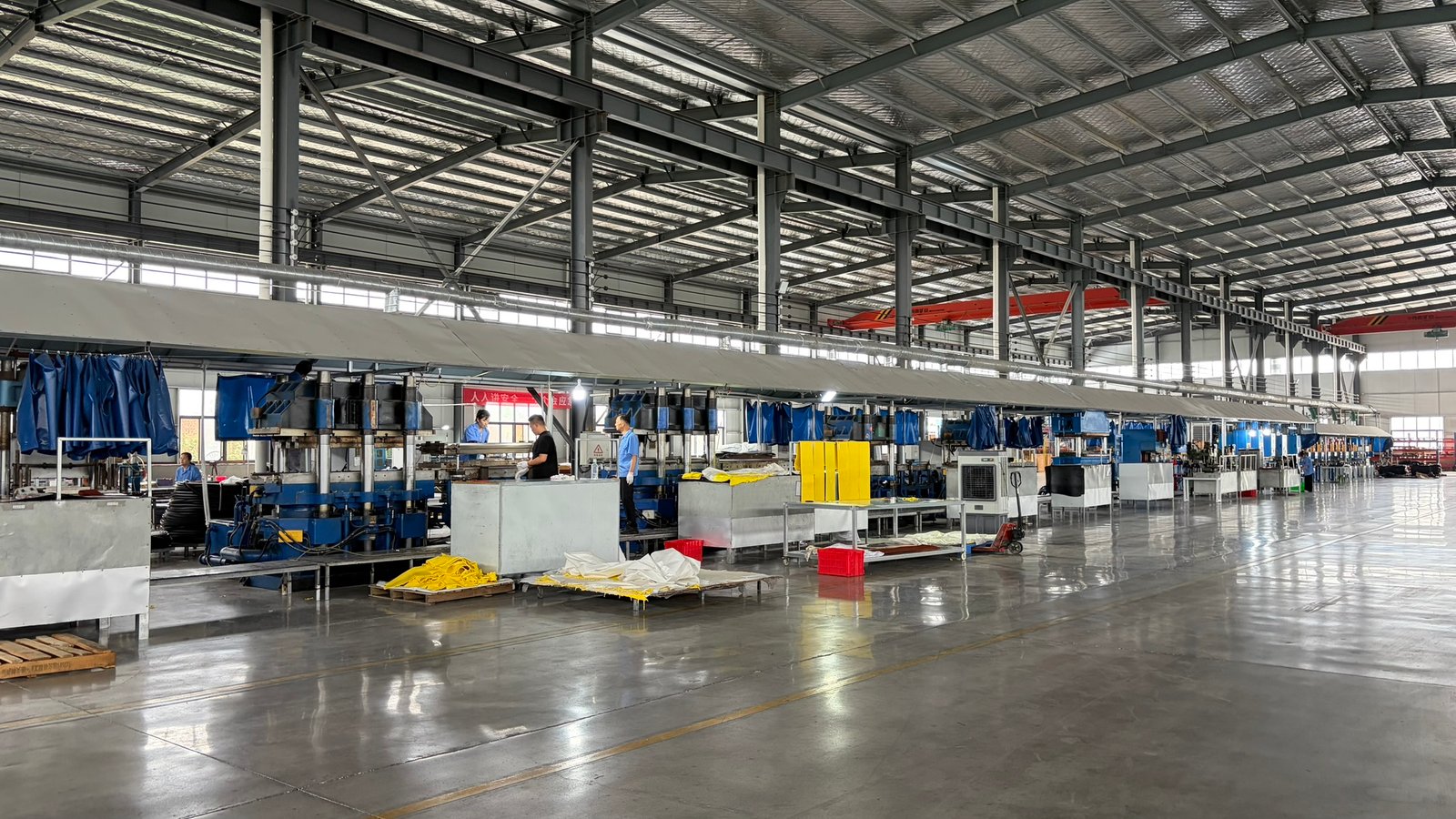 Compression molding press forming rubber module blocks